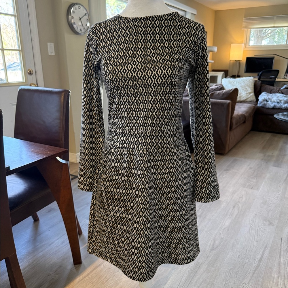 Veronica M size small EUB Black and Cream Long-Sleeve Fit-and-Flare Dress